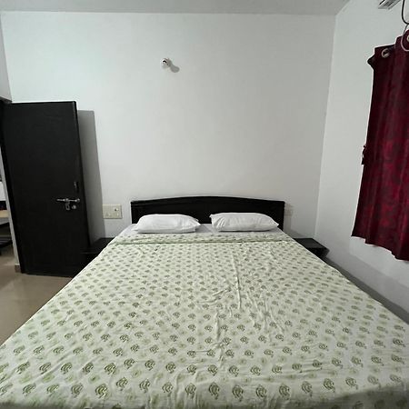 God'S Gift Morjim Hotel Bagian luar foto