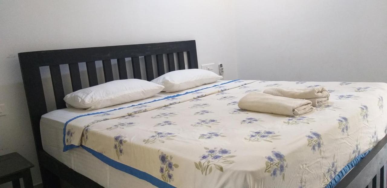 God'S Gift Morjim Hotel Bagian luar foto