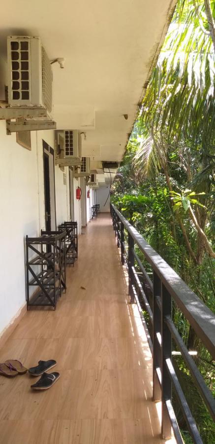 God'S Gift Morjim Hotel Bagian luar foto