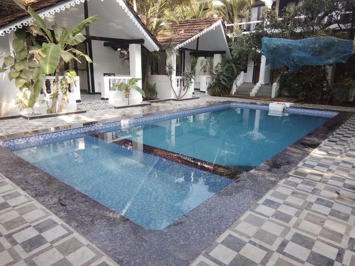 God'S Gift Morjim Hotel Bagian luar foto