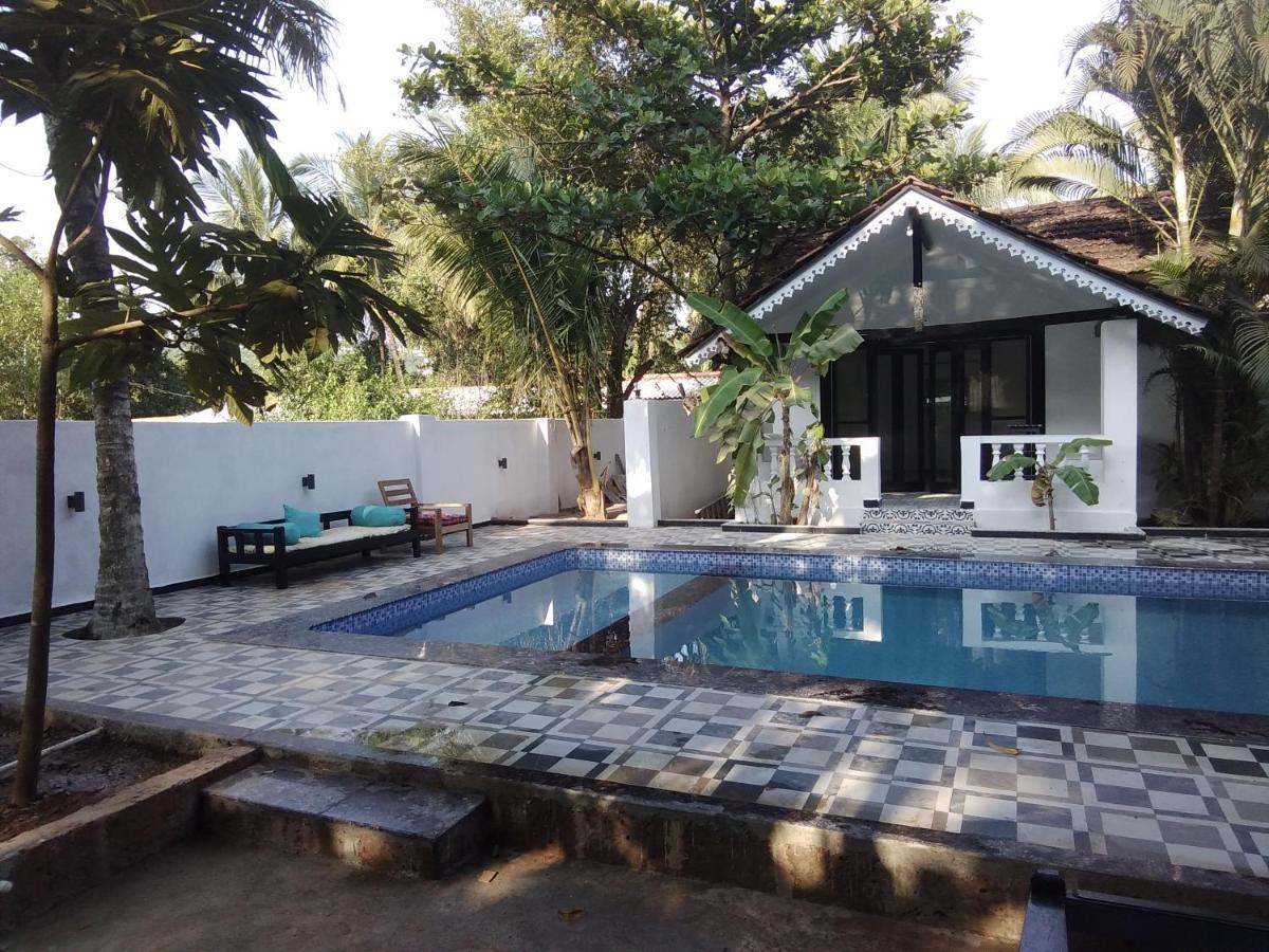 God'S Gift Morjim Hotel Bagian luar foto