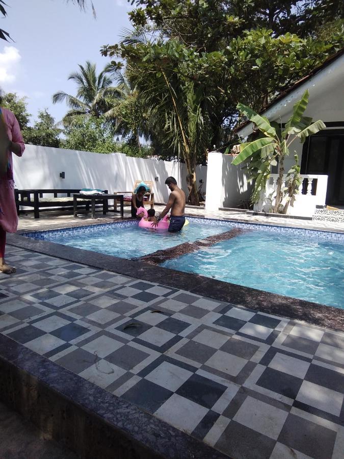 God'S Gift Morjim Hotel Bagian luar foto