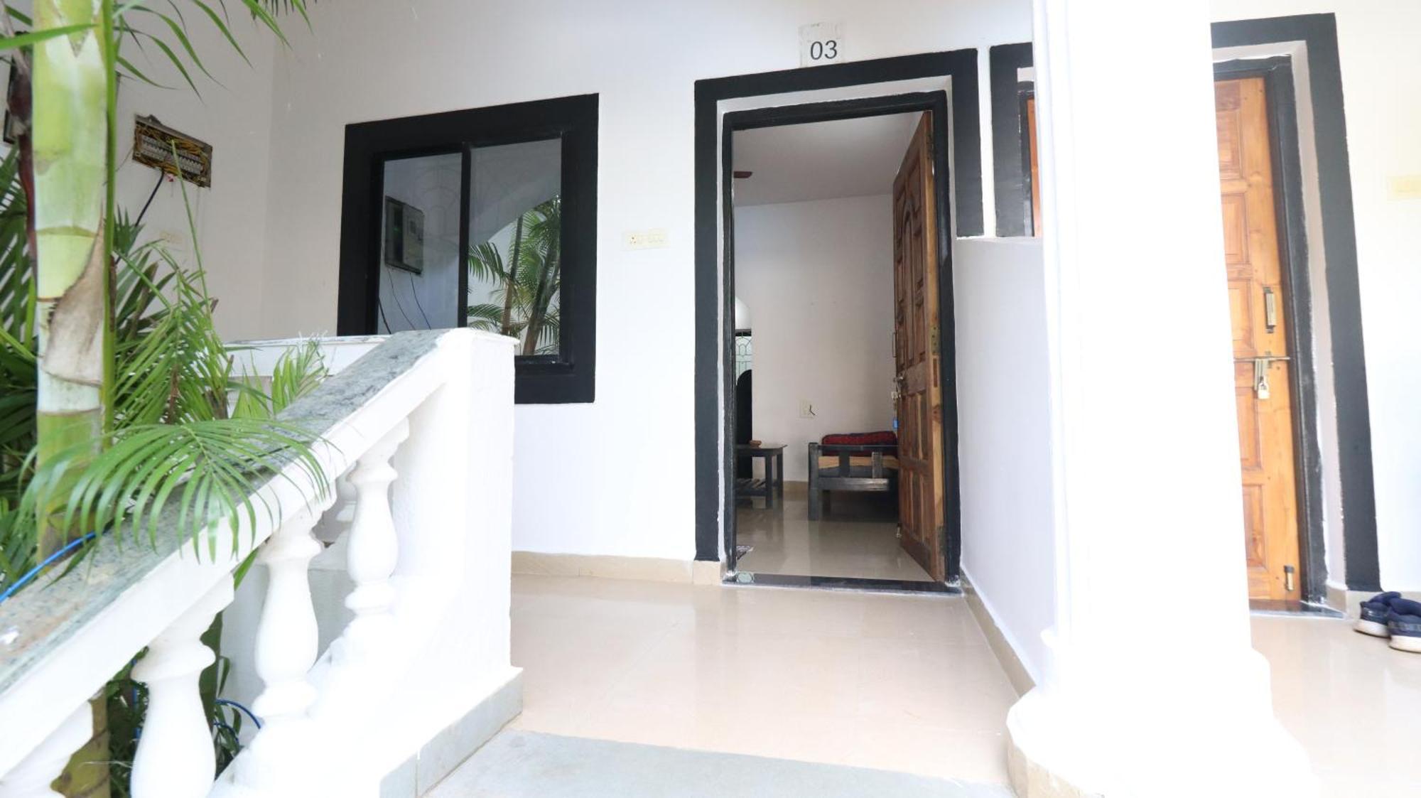 God'S Gift Morjim Hotel Bagian luar foto