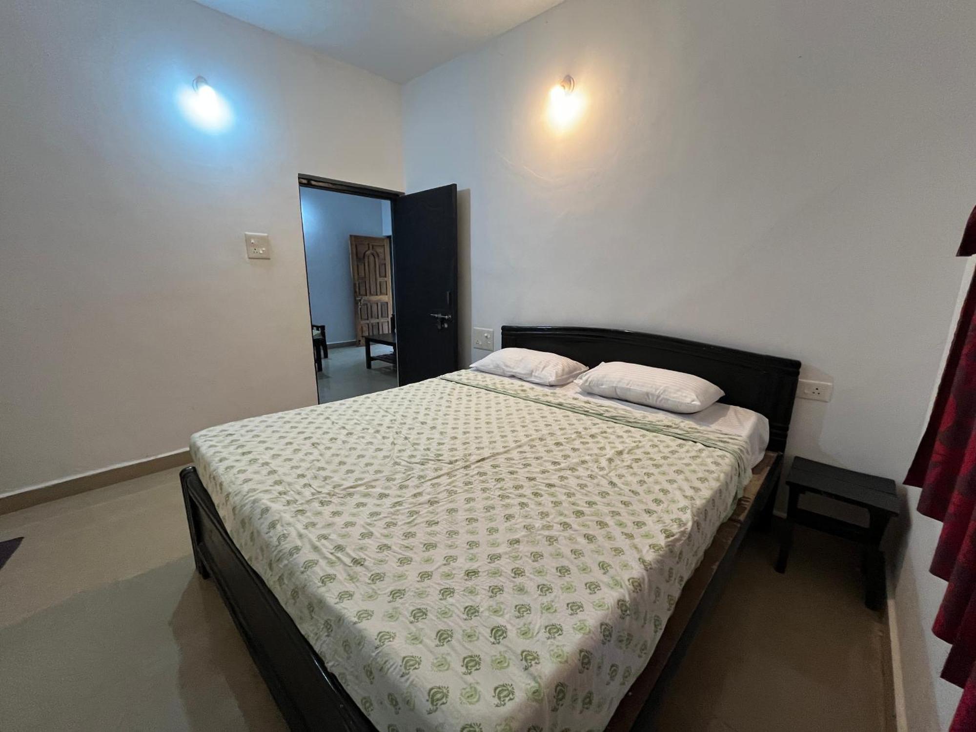 God'S Gift Morjim Hotel Bagian luar foto