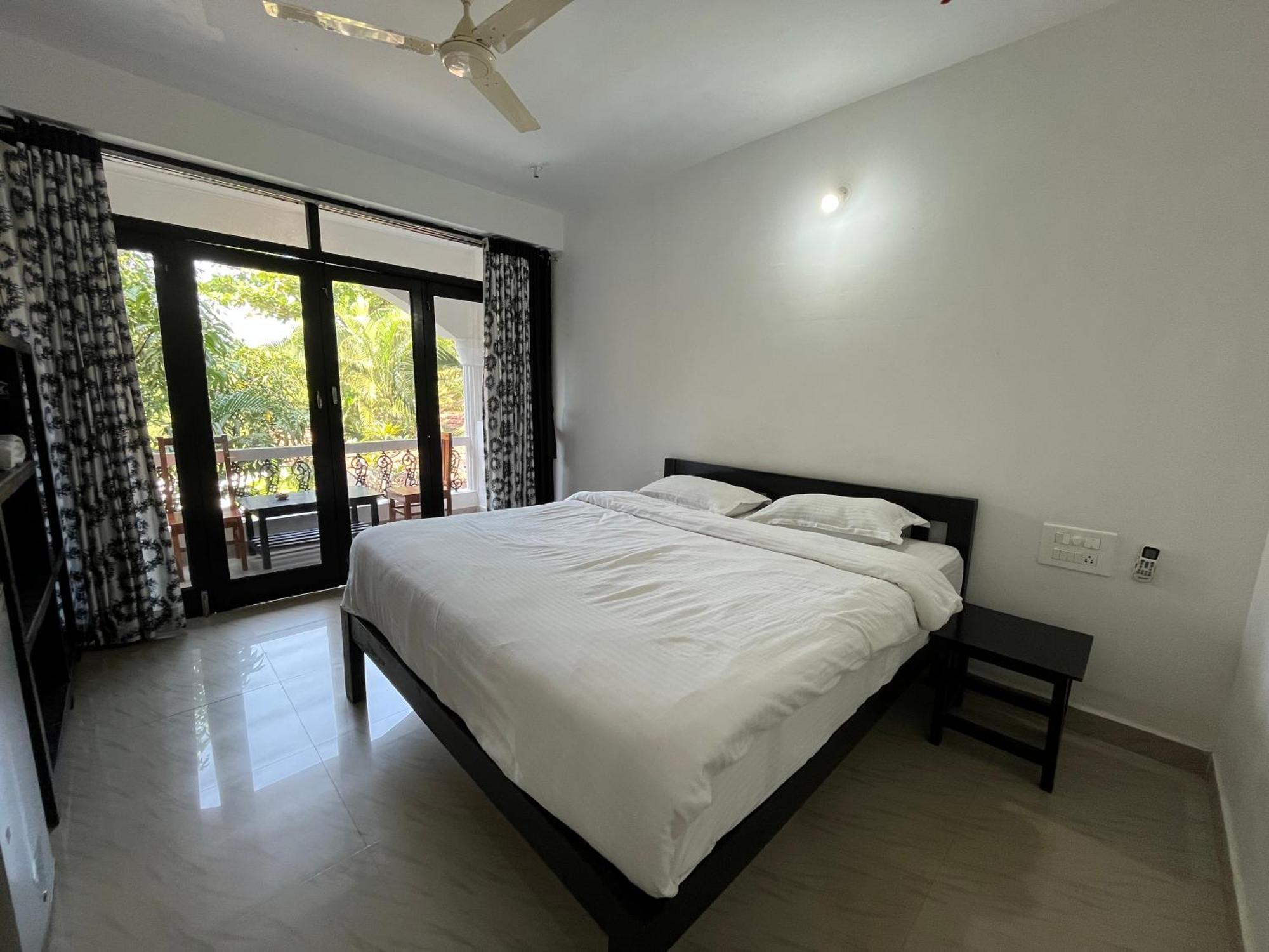 God'S Gift Morjim Hotel Bagian luar foto