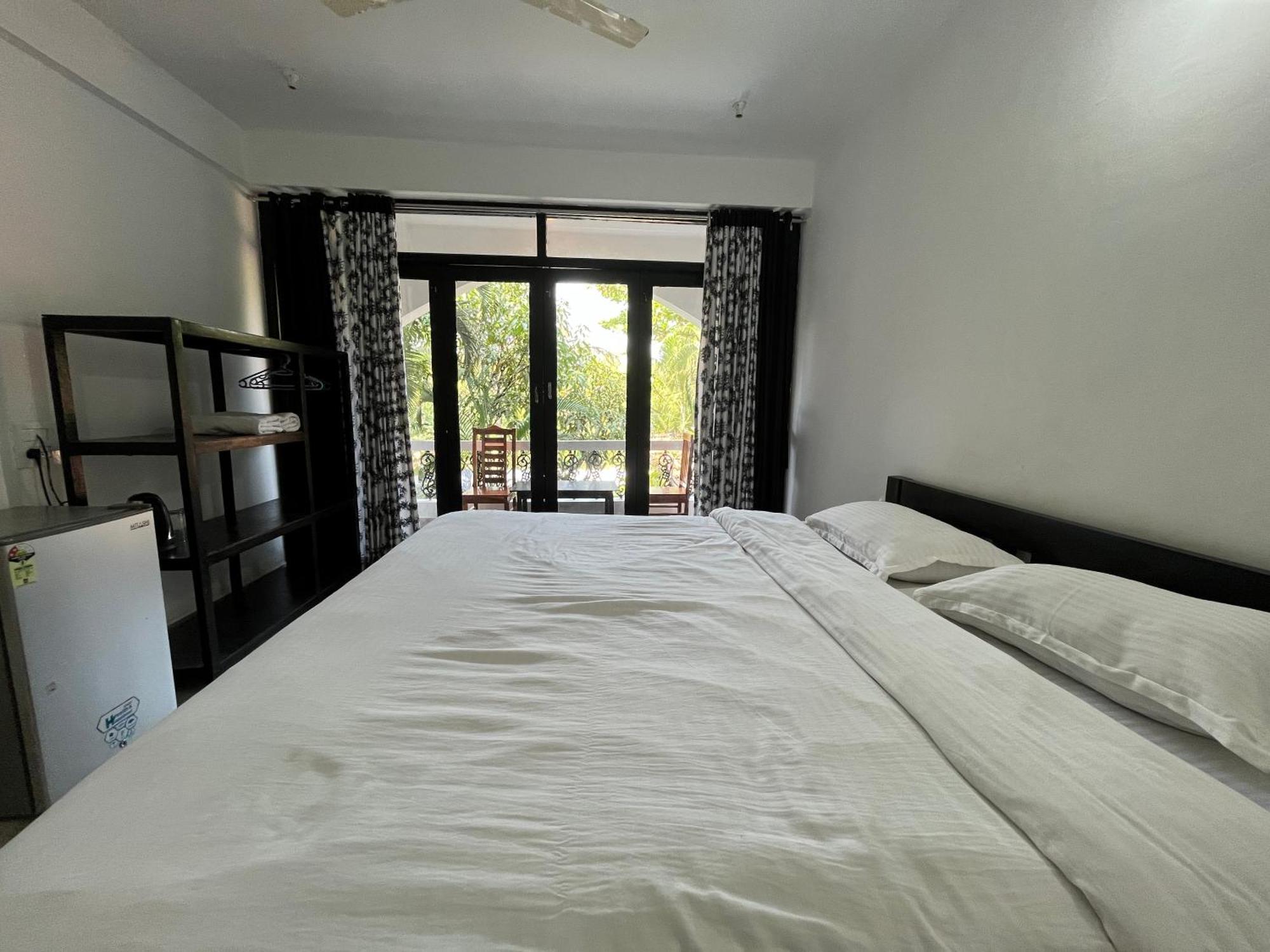 God'S Gift Morjim Hotel Bagian luar foto