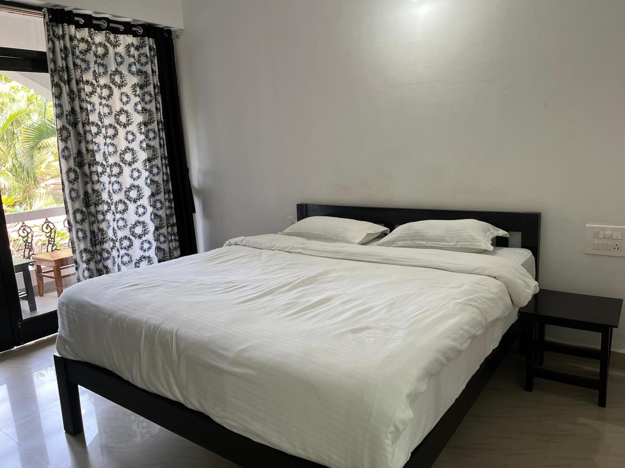 God'S Gift Morjim Hotel Bagian luar foto