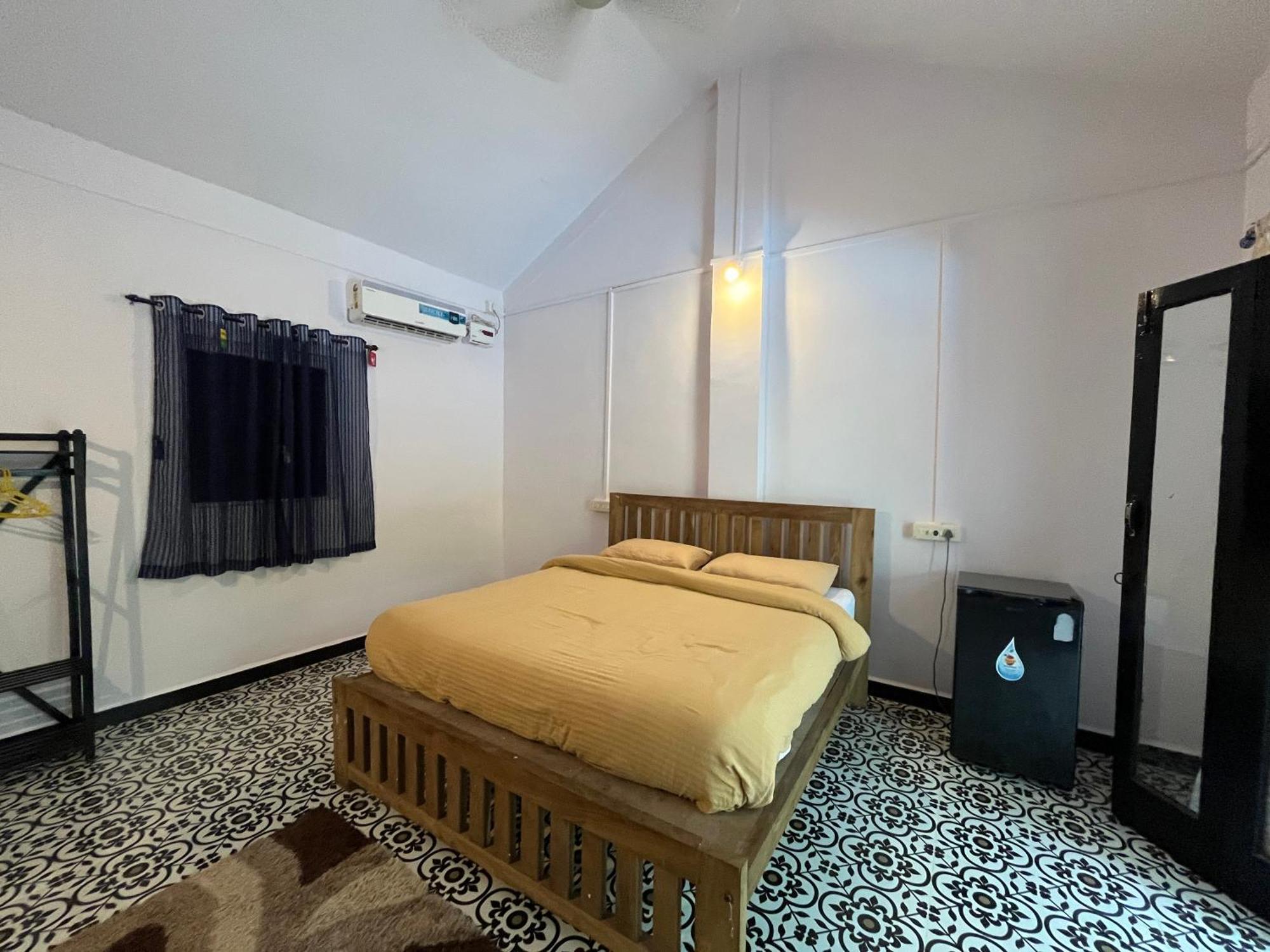 God'S Gift Morjim Hotel Bagian luar foto
