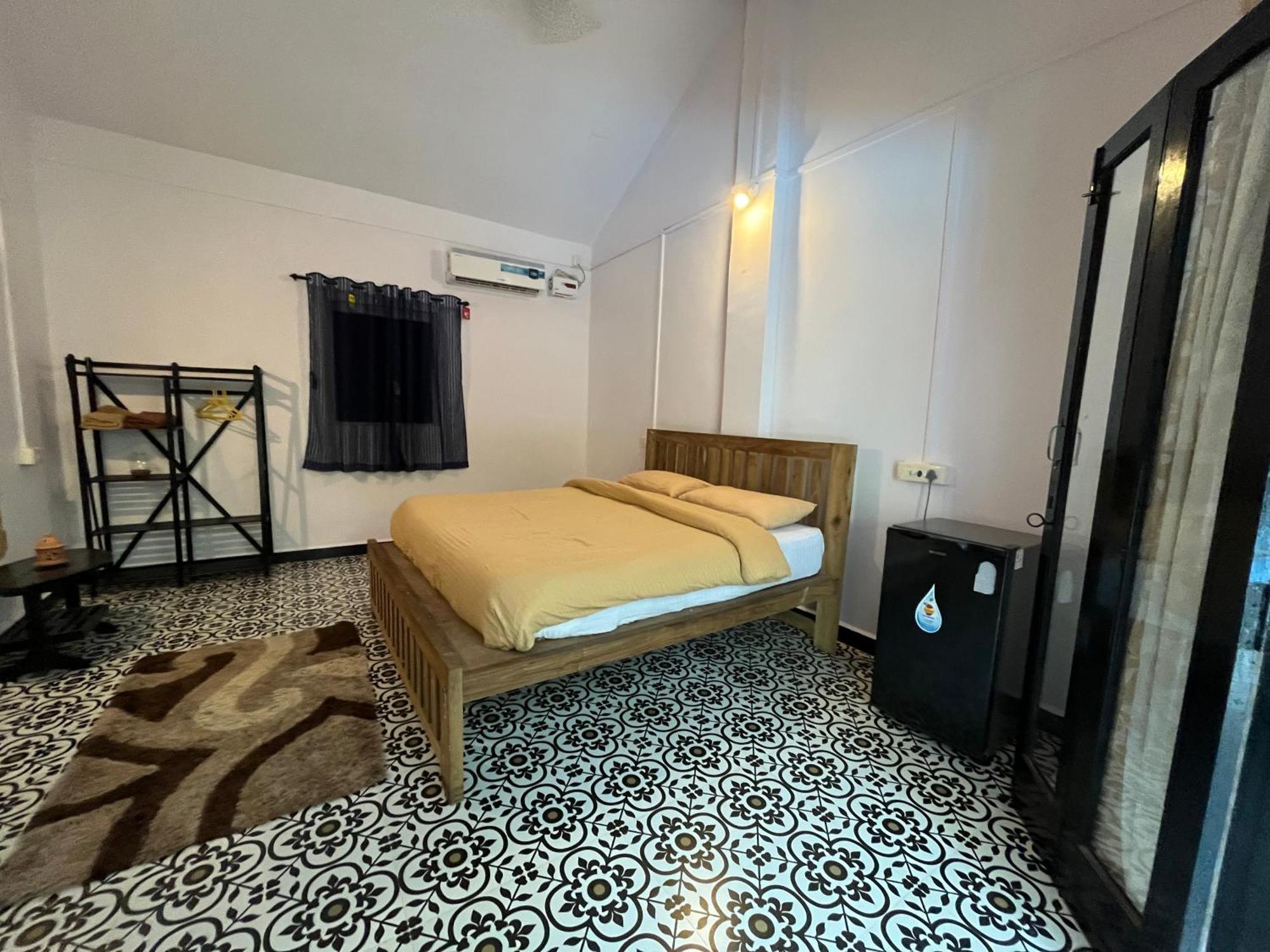 God'S Gift Morjim Hotel Bagian luar foto