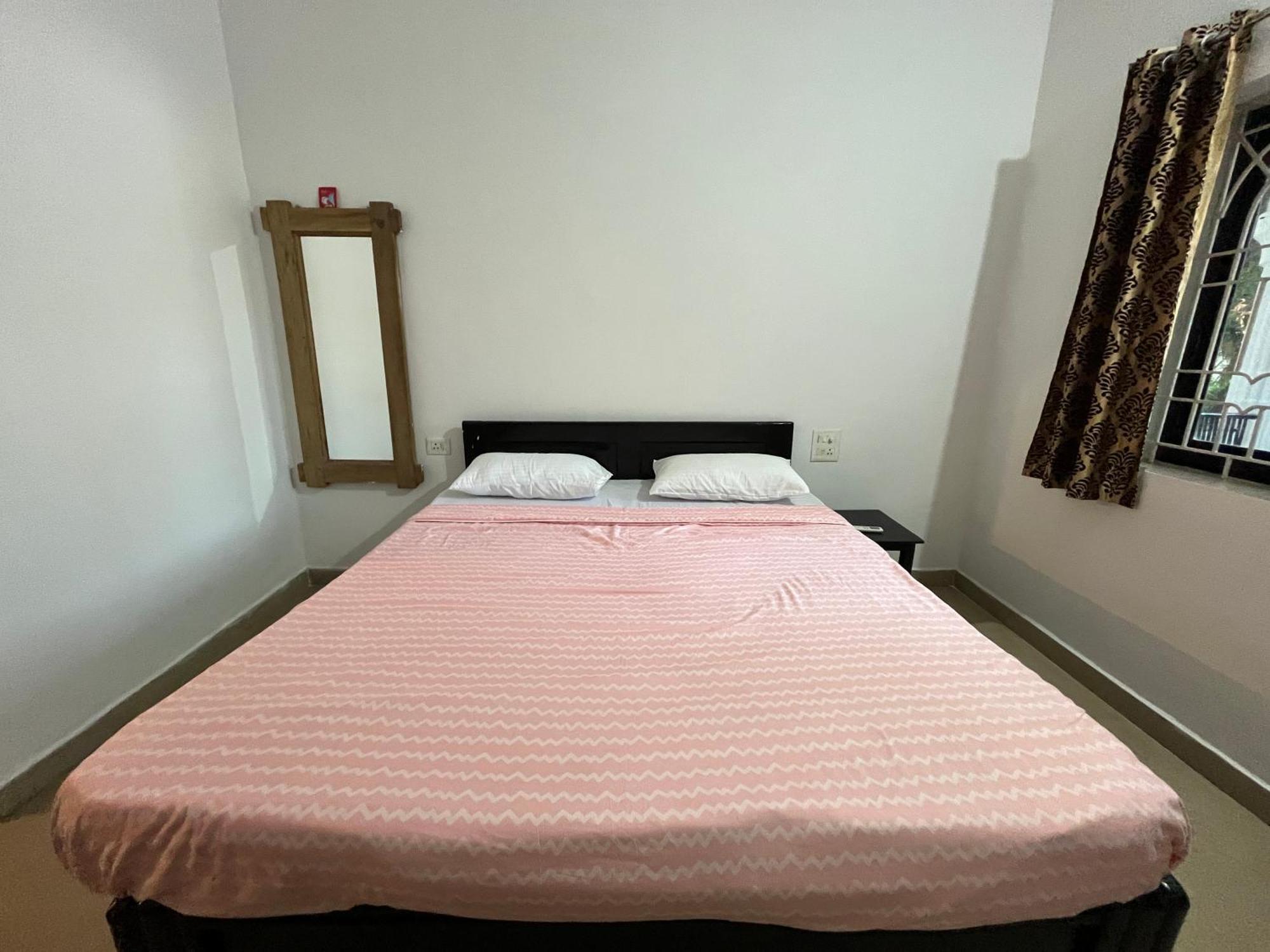 God'S Gift Morjim Hotel Bagian luar foto