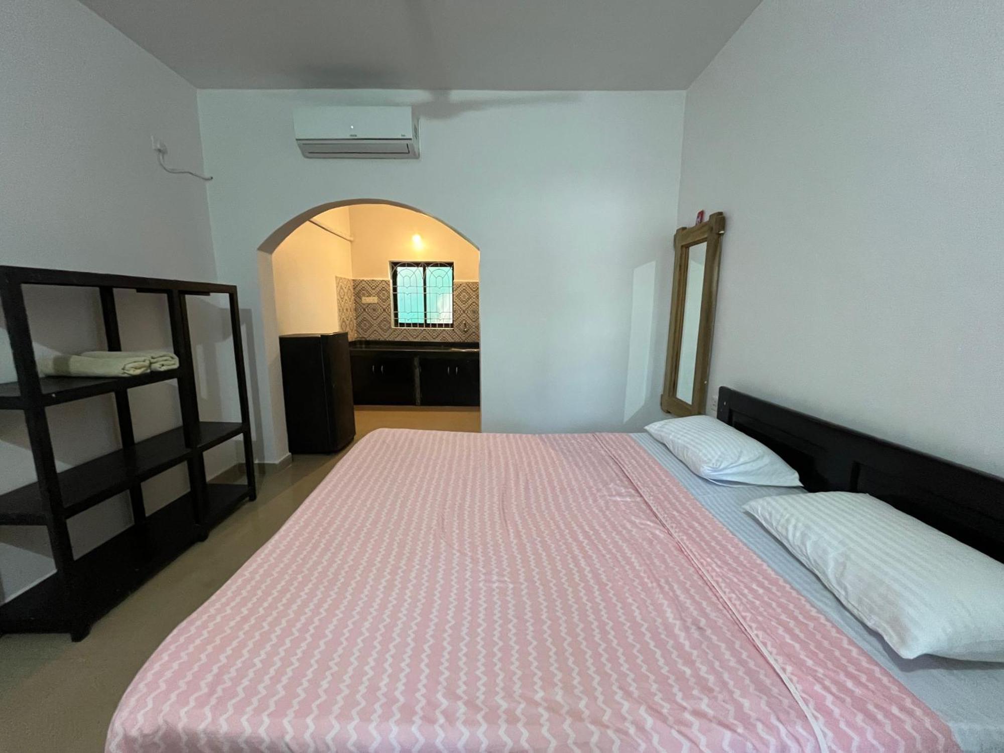 God'S Gift Morjim Hotel Bagian luar foto