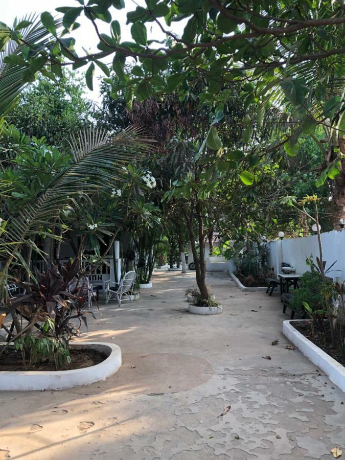God'S Gift Morjim Hotel Bagian luar foto